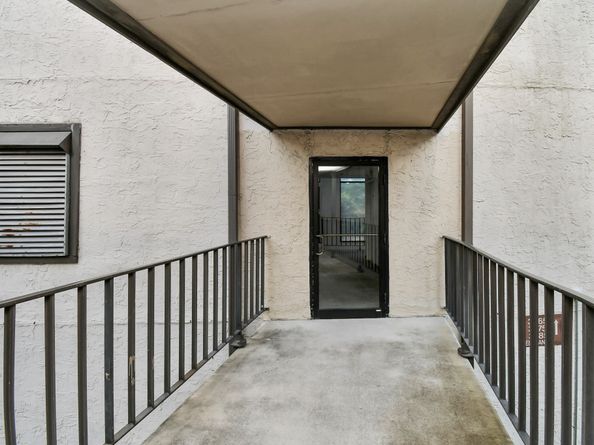 3065 Walnut Bend Lane 21, Houston TX 77042