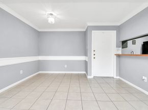 3065 Walnut Bend Lane 21, Houston TX 77042