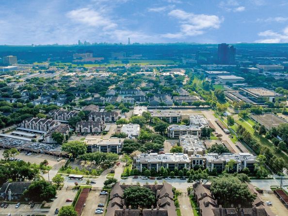 3065 Walnut Bend Lane 21, Houston TX 77042