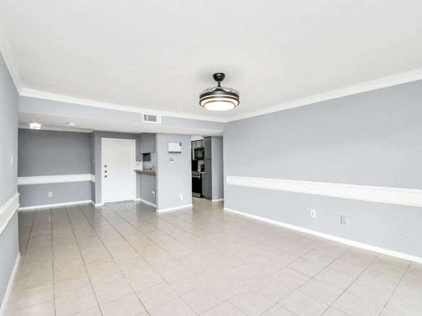 3065 Walnut Bend Lane 21, Houston TX 77042