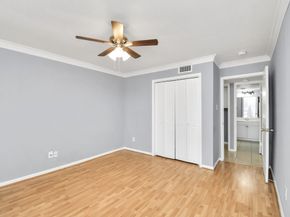 3065 Walnut Bend Lane 21, Houston TX 77042