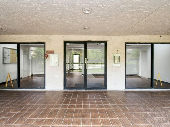 3065 Walnut Bend Lane 21, Houston TX 77042