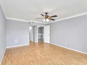 3065 Walnut Bend Lane 21, Houston TX 77042