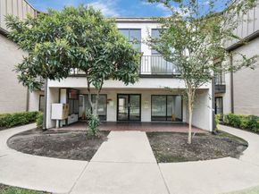 3065 Walnut Bend Lane 21, Houston TX 77042