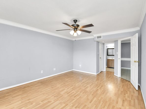 3065 Walnut Bend Lane 21, Houston TX 77042