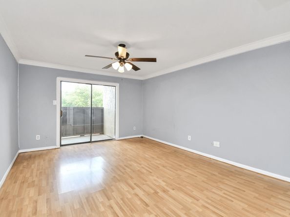 3065 Walnut Bend Lane 21, Houston TX 77042