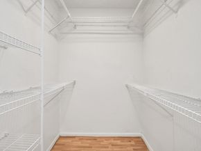 3065 Walnut Bend Lane 21, Houston TX 77042