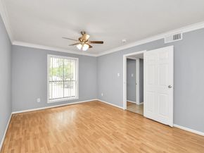 3065 Walnut Bend Lane 21, Houston TX 77042