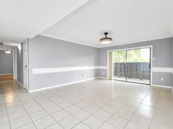 3065 Walnut Bend Lane 21, Houston TX 77042