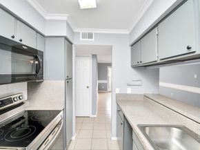 3065 Walnut Bend Lane 21, Houston TX 77042