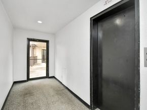 3065 Walnut Bend Lane 21, Houston TX 77042