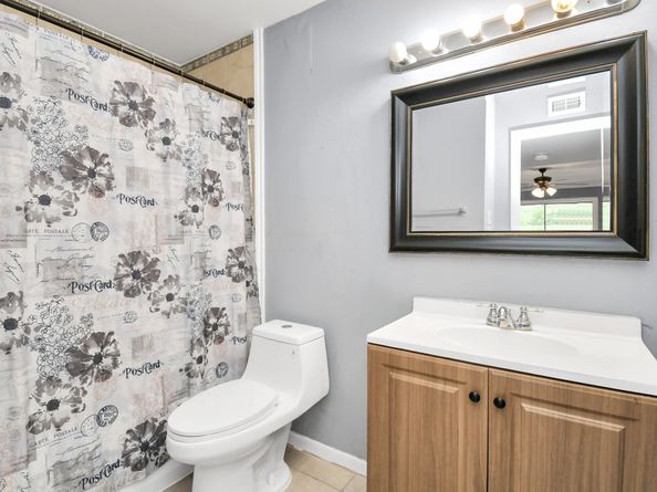 3065 Walnut Bend Lane 21, Houston TX 77042