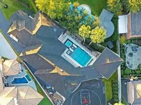 5158 Huckleberry Circle, Houston TX 77056