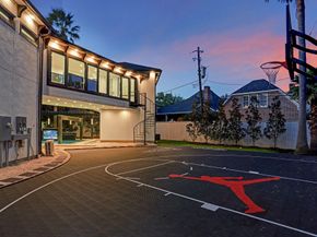 5158 Huckleberry Circle, Houston TX 77056