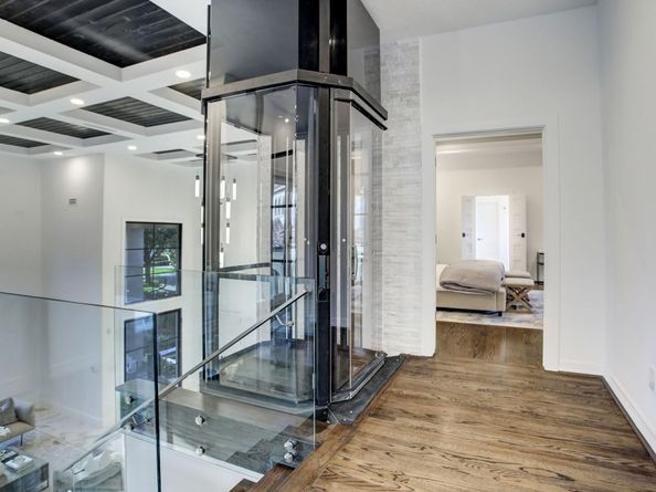 5158 Huckleberry Circle, Houston TX 77056