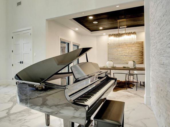 5158 Huckleberry Circle, Houston TX 77056