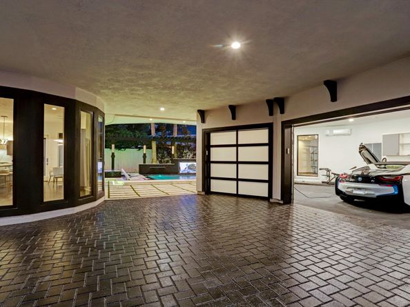 5158 Huckleberry Circle, Houston TX 77056