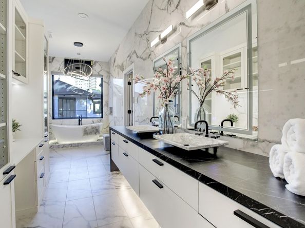 5158 Huckleberry Circle, Houston TX 77056