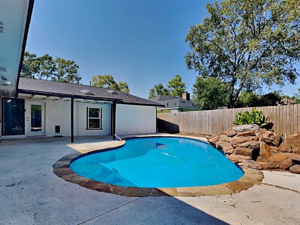 15427 Baybrook Drive, Houston TX 77062