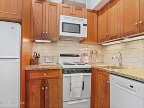 4 Lafayette Court 1C, Greenwich CT 06830