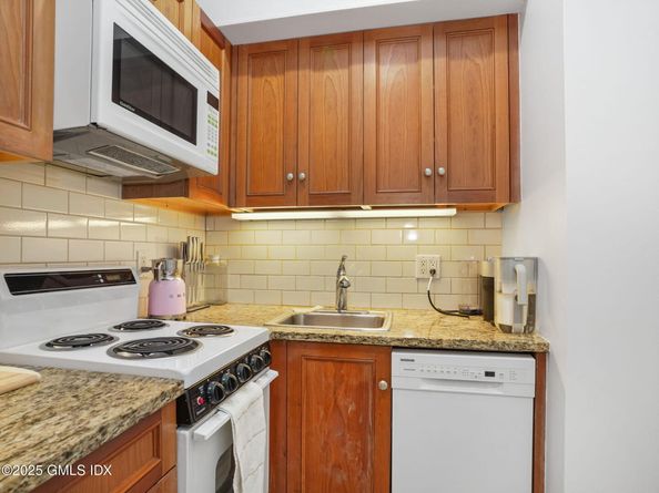 4 Lafayette Court 1C, Greenwich CT 06830
