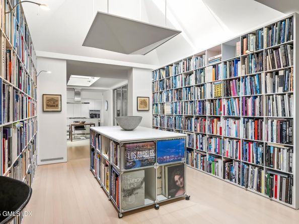 565 Oenoke Ridge, New Canaan CT 06840