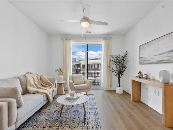 1701 Simond Ave 636, Austin TX 78723