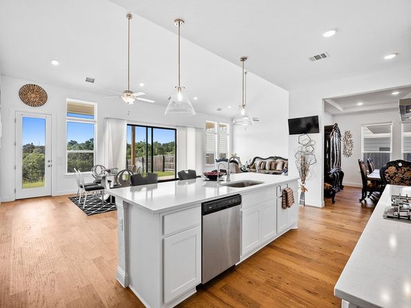514 Round Valley TRL, Liberty Hill TX 78642