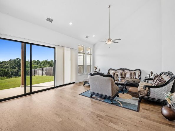 514 Round Valley TRL, Liberty Hill TX 78642