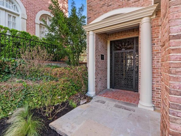 2702 Hillview Green LN, Austin TX 78703