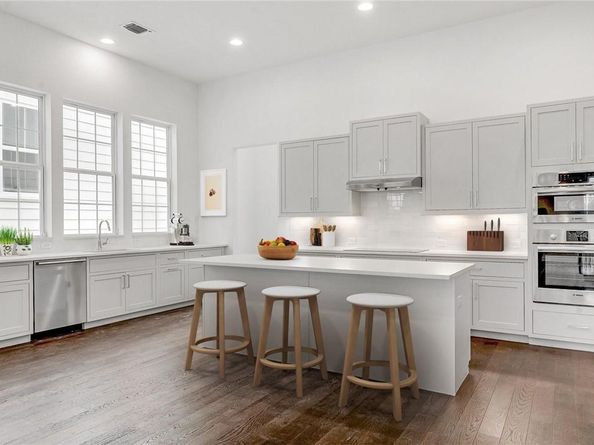 4502 Grassland DR, Austin TX 78723