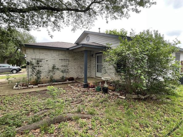 110 Brentwood DR, Leander TX 78641