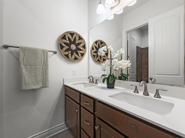 105 Quiet Oak CV, Liberty Hill TX 78642