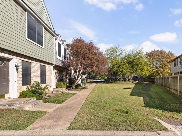 12325 Los Indios TRL 12, Austin TX 78729