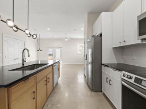 4801 Sara DR B, Austin TX 78721