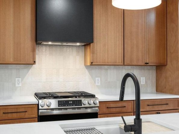 1811 Rogge LN, Austin TX 78723