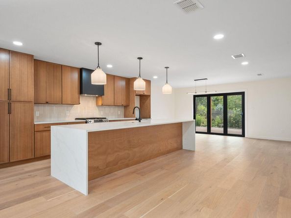 1811 Rogge LN, Austin TX 78723