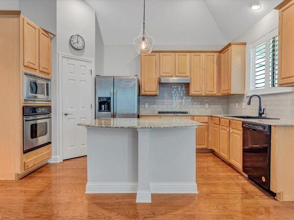 629 Twelve Oaks LN, Austin TX 78704