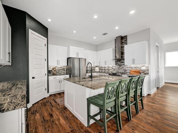 18502 Venture DR, Point Venture TX 78645