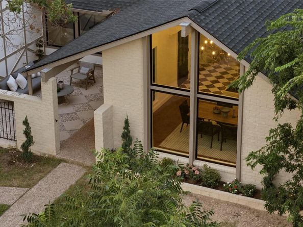 2404 Comburg Castle WAY, Austin TX 78748