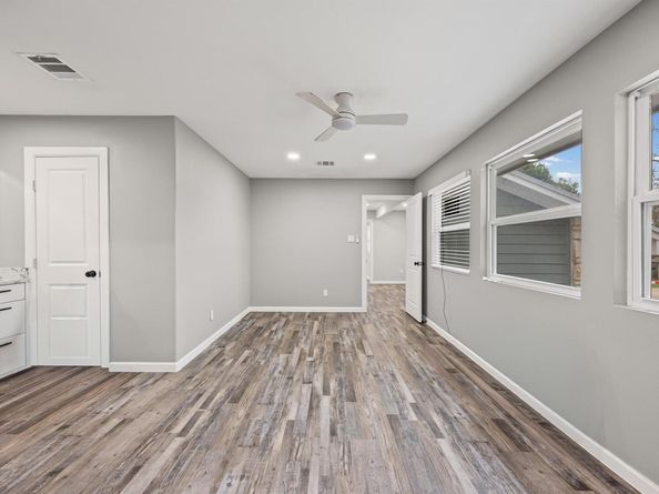 8207 Beaver Brook LN, Austin TX 78748