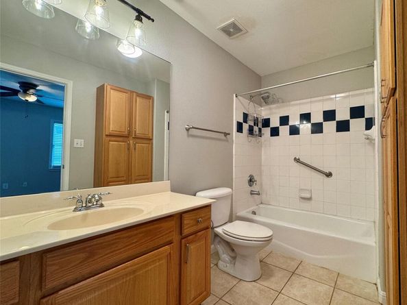 6900 E Riverside DR 8, Austin TX 78741
