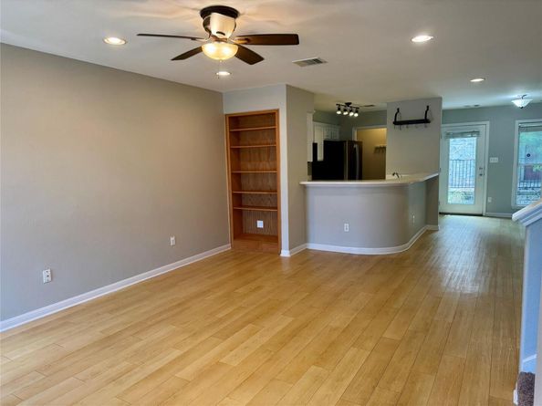 6900 E Riverside DR 8, Austin TX 78741
