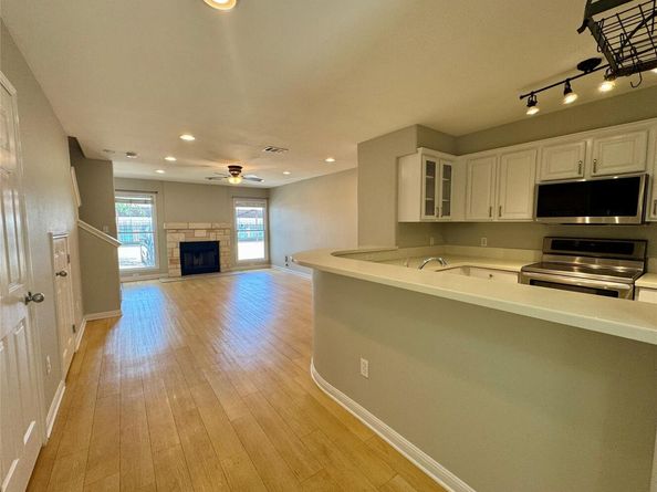 6900 E Riverside DR 8, Austin TX 78741