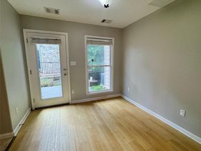 6900 E Riverside DR 8, Austin TX 78741