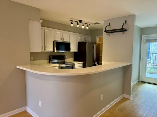 6900 E Riverside DR 8, Austin TX 78741