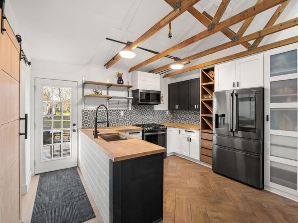 6904 Cherry Meadow DR, Austin TX 78745