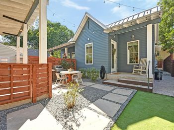 1509 Dexter ST