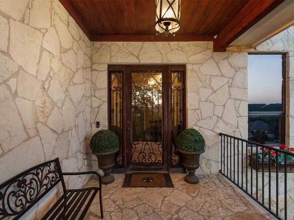 201 Cowal DR N, Spicewood TX 78669