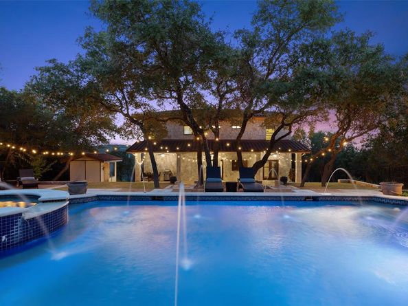 201 Cowal DR N, Spicewood TX 78669